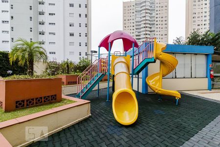 Apartamento à venda com 117m², 3 quartos e 2 vagas Apartamento à venda com 117m², 3 quartos e 2 vagasÁrea comum - Playground