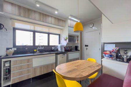 Apartamento à venda com 117m², 3 quartos e 2 vagas Apartamento à venda com 117m², 3 quartos e 2 vagasCozinha