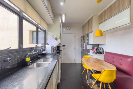 Apartamento à venda com 117m², 3 quartos e 2 vagas Apartamento à venda com 117m², 3 quartos e 2 vagasCozinha