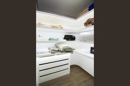 Apartamento para alugar com 94m², 1 quarto e 2 vagas Apartamento para alugar com 94m², 1 quarto e 2 vagasCloset da Suíte
