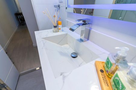 Apartamento à venda com 62m², 2 quartos e 1 vaga Apartamento à venda com 62m², 2 quartos e 1 vagaBanheiro
