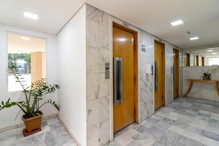 Apartamento à venda com 62m², 2 quartos e 1 vaga Apartamento à venda com 62m², 2 quartos e 1 vagaHall Social