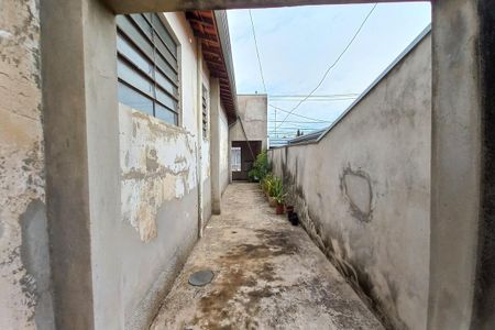 Casa à venda com 129m², 6 quartos e 2 vagasCorredor