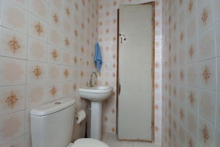 Casa à venda com 129m², 6 quartos e 2 vagasBanheiro