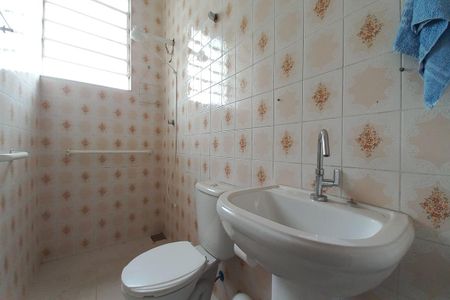 Casa à venda com 129m², 6 quartos e 2 vagasBanheiro