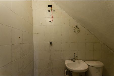 Banheiro Social de casa para alugar com 1 quarto, 30m² em Jardim dos Francos, São Paulo