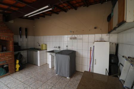 Casa à venda com 130m², 3 quartos e 1 vagaÁrea de Serviço