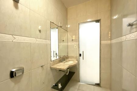 Casa à venda com 240m², 3 quartos e 6 vagasBanheiro