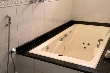 Casa à venda com 240m², 3 quartos e 6 vagasBanheiro da Suíte