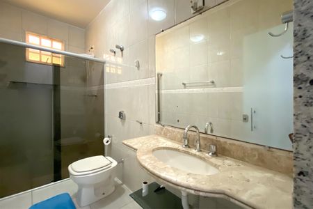 Casa à venda com 240m², 3 quartos e 6 vagasBanheiro