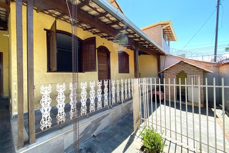 Casa à venda com 240m², 3 quartos e 6 vagasFachada interna