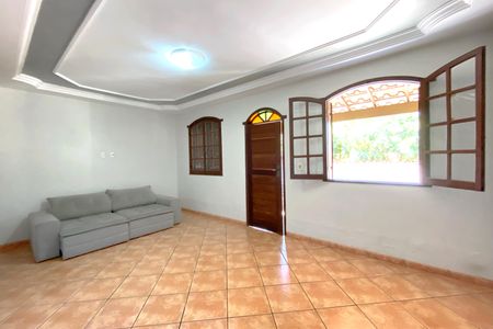 Casa à venda com 240m², 3 quartos e 6 vagasSala
