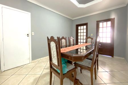 Casa à venda com 240m², 3 quartos e 6 vagasSala de Jantar