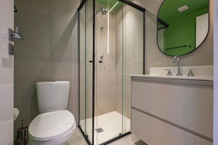Banheiro de kitnet/studio à venda com 1 quarto, 30m² em Pinheiros, São Paulo