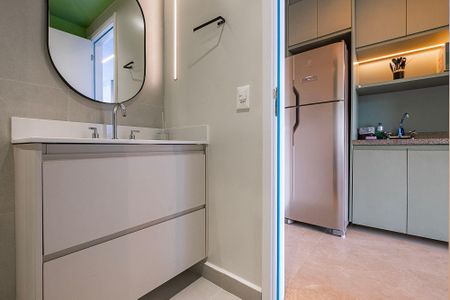 Banheiro de kitnet/studio à venda com 1 quarto, 30m² em Pinheiros, São Paulo