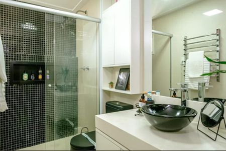 Apartamento à venda com 45m², 1 quarto e 2 vagasSuiteBanheiro da Suíte 1