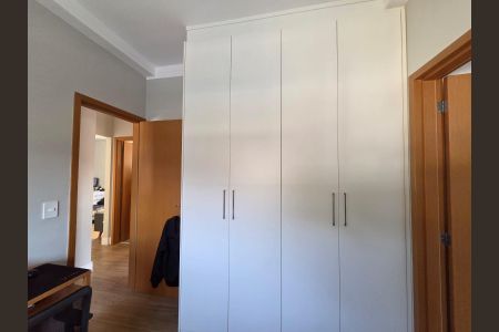 Apartamento à venda com 82m², 3 quartos e 3 vagas Apartamento à venda com 82m², 3 quartos e 3 vagasQuarto 1