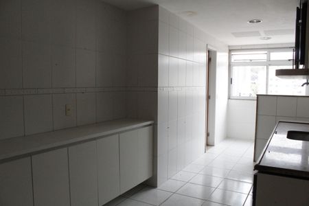 Apartamento à venda com 241m², 4 quartos e 2 vagasCozinha