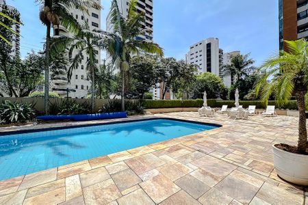 Apartamento para alugar com 400m², 4 quartos e 4 vagasÁrea comum - Piscina