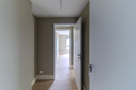 Apartamento à venda com 389m², 4 quartos e 6 vagas Apartamento à venda com 389m², 4 quartos e 6 vagasCorredor