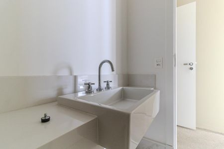 Apartamento à venda com 389m², 4 quartos e 6 vagas Apartamento à venda com 389m², 4 quartos e 6 vagasLavabo