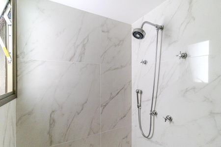 Apartamento à venda com 389m², 4 quartos e 6 vagas Apartamento à venda com 389m², 4 quartos e 6 vagasBanheiro da Suíte 2