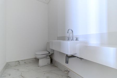 Apartamento à venda com 389m², 4 quartos e 6 vagas Apartamento à venda com 389m², 4 quartos e 6 vagasLavabo