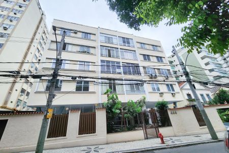 Apartamento à venda com 90m², 3 quartos e 1 vaga Apartamento à venda com 90m², 3 quartos e 1 vagaFachada