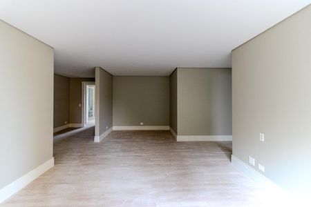 Apartamento à venda com 388m², 4 quartos e 6 vagas Apartamento à venda com 388m², 4 quartos e 6 vagasSuíte 3