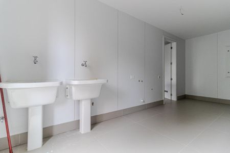 Apartamento à venda com 388m², 4 quartos e 6 vagas Apartamento à venda com 388m², 4 quartos e 6 vagasÁrea de Serviço