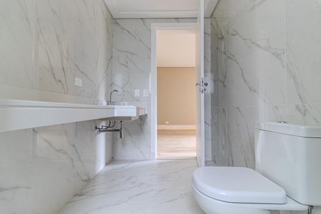 Apartamento à venda com 388m², 4 quartos e 6 vagas Apartamento à venda com 388m², 4 quartos e 6 vagasBanheiro da Suíte 4