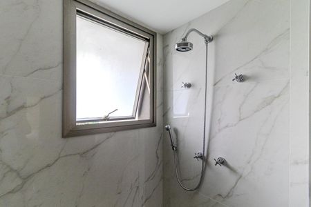 Apartamento à venda com 388m², 4 quartos e 6 vagas Apartamento à venda com 388m², 4 quartos e 6 vagasBanheiro 2 da Suíte 3