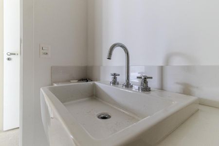 Apartamento à venda com 388m², 4 quartos e 6 vagas Apartamento à venda com 388m², 4 quartos e 6 vagasLavabo