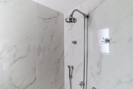 Apartamento à venda com 388m², 4 quartos e 6 vagas Apartamento à venda com 388m², 4 quartos e 6 vagasBanheiro da Suíte 1