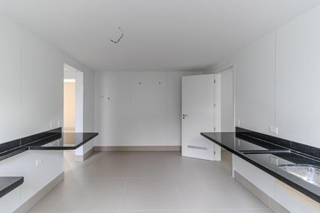 Apartamento à venda com 388m², 4 quartos e 6 vagas Apartamento à venda com 388m², 4 quartos e 6 vagasCozinha