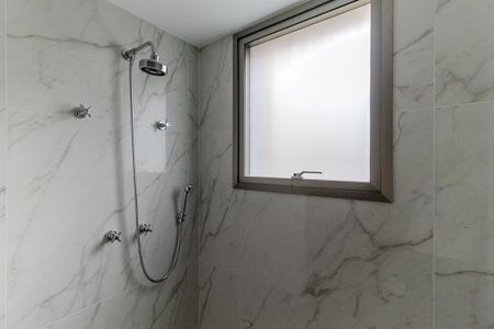 Apartamento à venda com 388m², 4 quartos e 6 vagas Apartamento à venda com 388m², 4 quartos e 6 vagasBanheiro 1 da Suíte 3