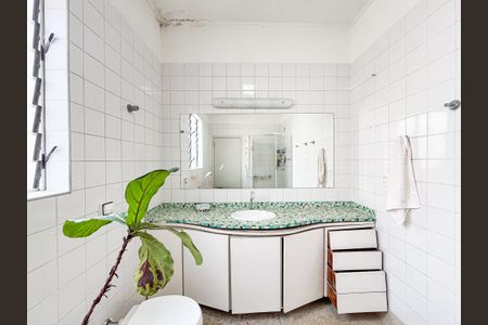 Casa à venda com 180m², 4 quartos e 2 vagasBanheiro 2