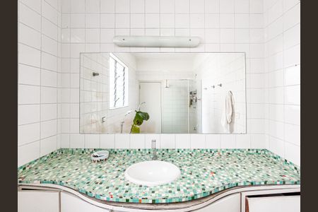 Casa à venda com 180m², 4 quartos e 2 vagasBanheiro 2