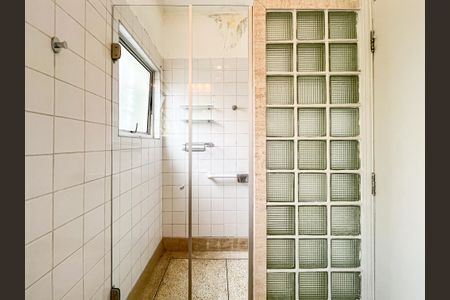 Casa à venda com 180m², 4 quartos e 2 vagasBanheiro 1