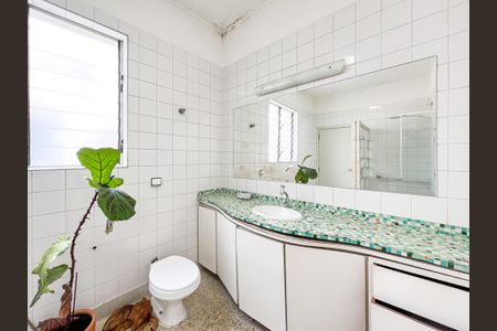 Casa à venda com 180m², 4 quartos e 2 vagasBanheiro 2