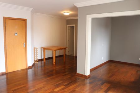 Apartamento para alugar com 117m², 3 quartos e 2 vagasSala