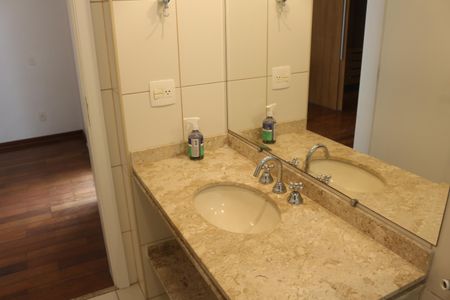 Apartamento para alugar com 117m², 3 quartos e 2 vagasBanheiro da Suíte 1