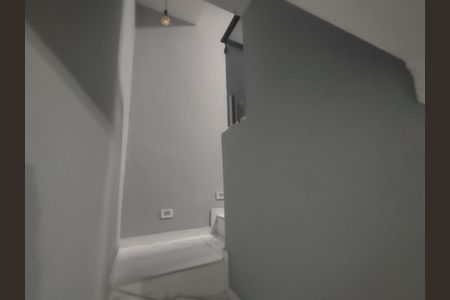 Casa para alugar com 358m², 4 quartos e 1 vaga Casa para alugar com 358m², 4 quartos e 1 vagaEscada