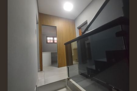 Casa para alugar com 358m², 4 quartos e 1 vaga Casa para alugar com 358m², 4 quartos e 1 vagaEscada