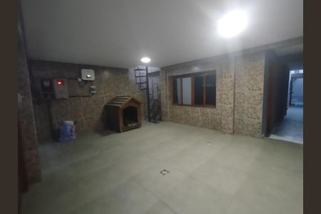 Casa para alugar com 358m², 4 quartos e 1 vaga Casa para alugar com 358m², 4 quartos e 1 vagaGaragem