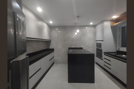 Casa para alugar com 358m², 4 quartos e 1 vaga Casa para alugar com 358m², 4 quartos e 1 vagaCozinha