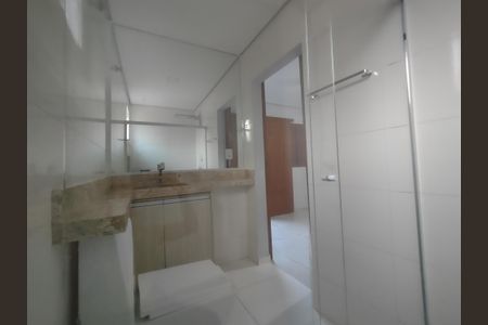 Casa para alugar com 358m², 4 quartos e 1 vaga Casa para alugar com 358m², 4 quartos e 1 vagaBanheiro da Suíte 2