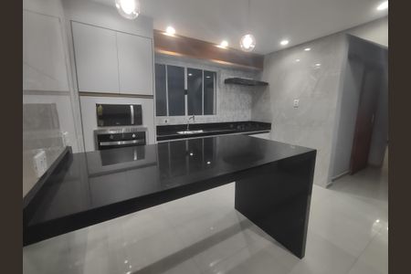 Casa para alugar com 358m², 4 quartos e 1 vaga Casa para alugar com 358m², 4 quartos e 1 vagaCozinha