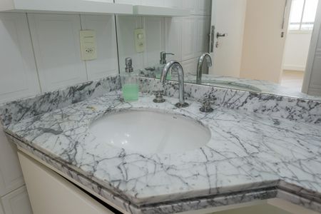 Apartamento à venda com 70m², 2 quartos e 1 vaga Apartamento à venda com 70m², 2 quartos e 1 vagaBanheiro Social