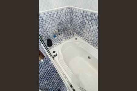 Banheiro da Suíte de casa para alugar com 3 quartos, 130m² em Parque dos Bancarios, São Paulo
